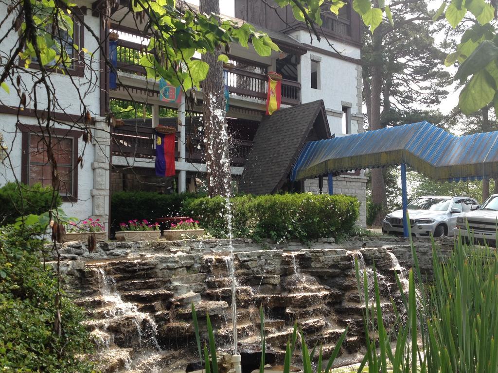 Hotel Matterhorn Tower Eureka Springs Exterior foto